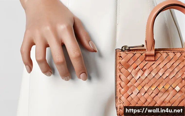 보테가 베네타의 카드홀더와 미니 지갑 비교 - A close-up of a stylish woman's hands holding a peach-colored Bottega Veneta Intrecciato cardholder,...